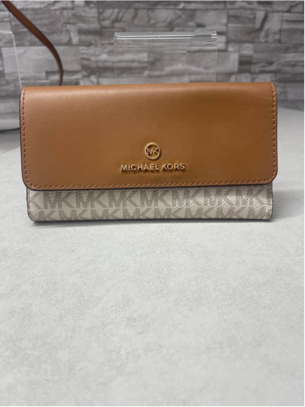 Michael Kors Jet Set Travel Large Trifold Snap Wallet
Vanilla/Acorn MK Logo